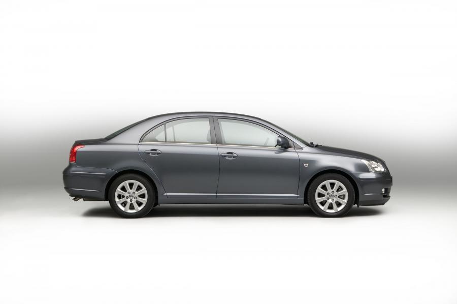  Toyota Avensis 2003 года  (фото 3 из 114)